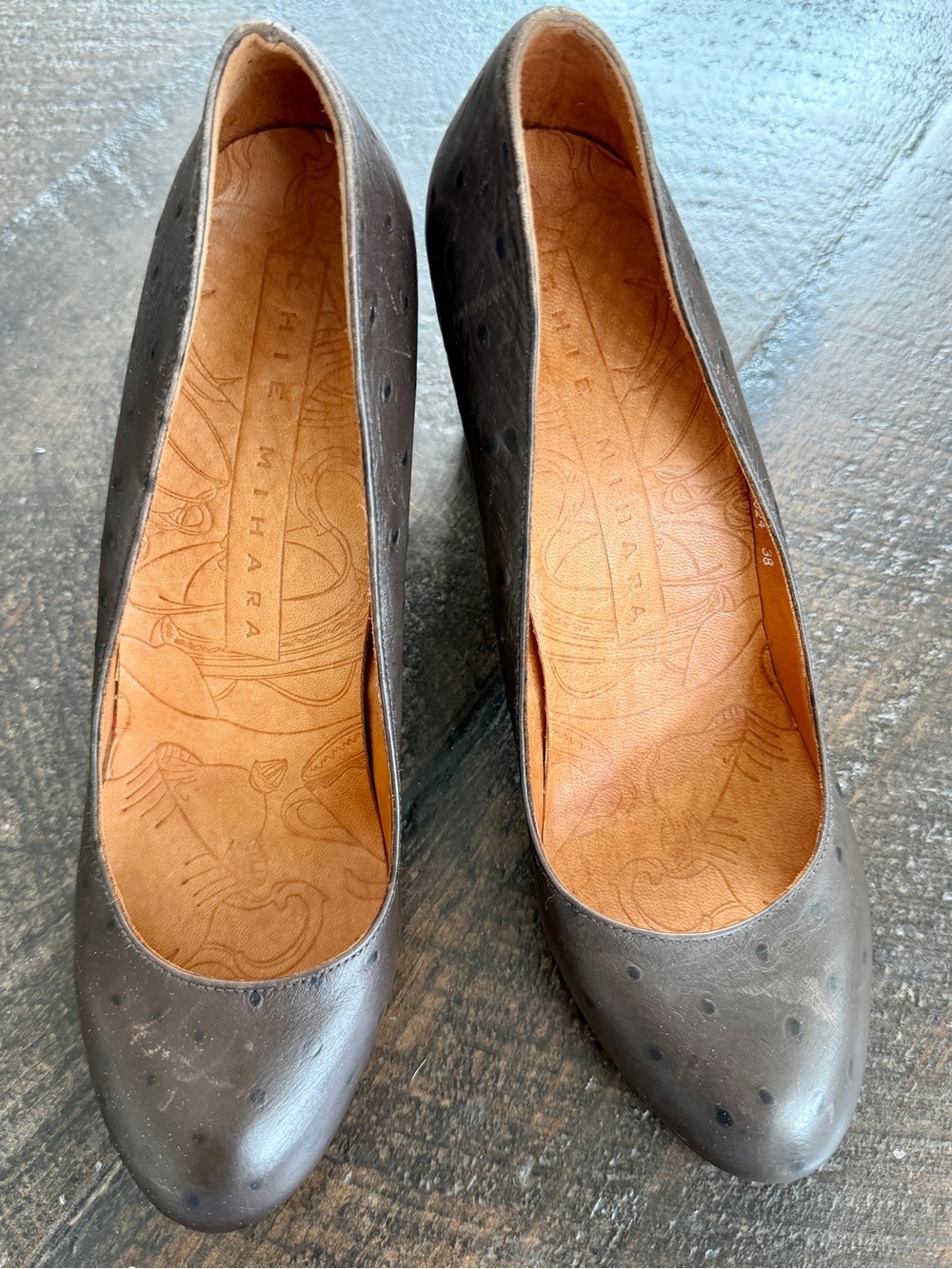 Chie Mihara Chocolate Brown Round Toe Leather Pumps